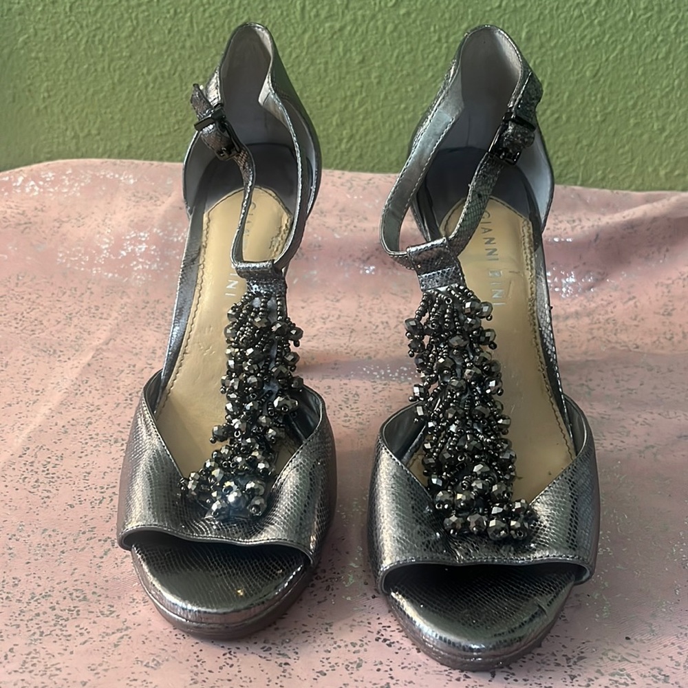 Sexy Gianni Bini Gun Metal 3” Silver Heels size 8.5